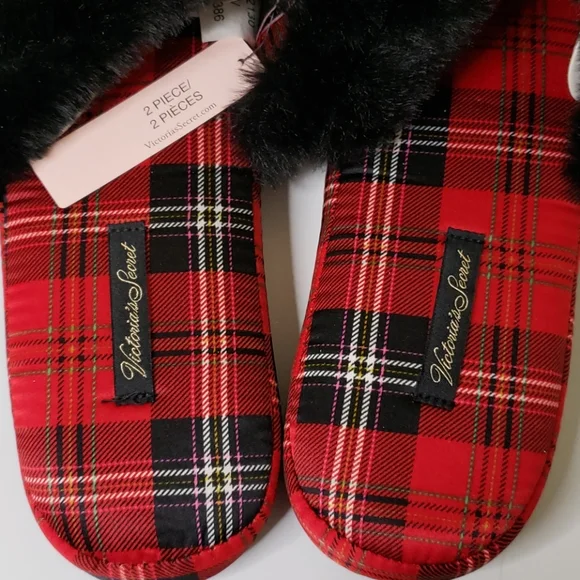 🆕️Victoria's Secret Signature Satin Slippers - Picture 10 of 12